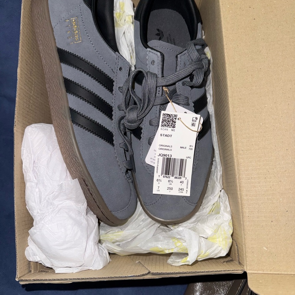 Brand new size 7 adidas Stadt Suede Sneakers in Gray with Black Stripes